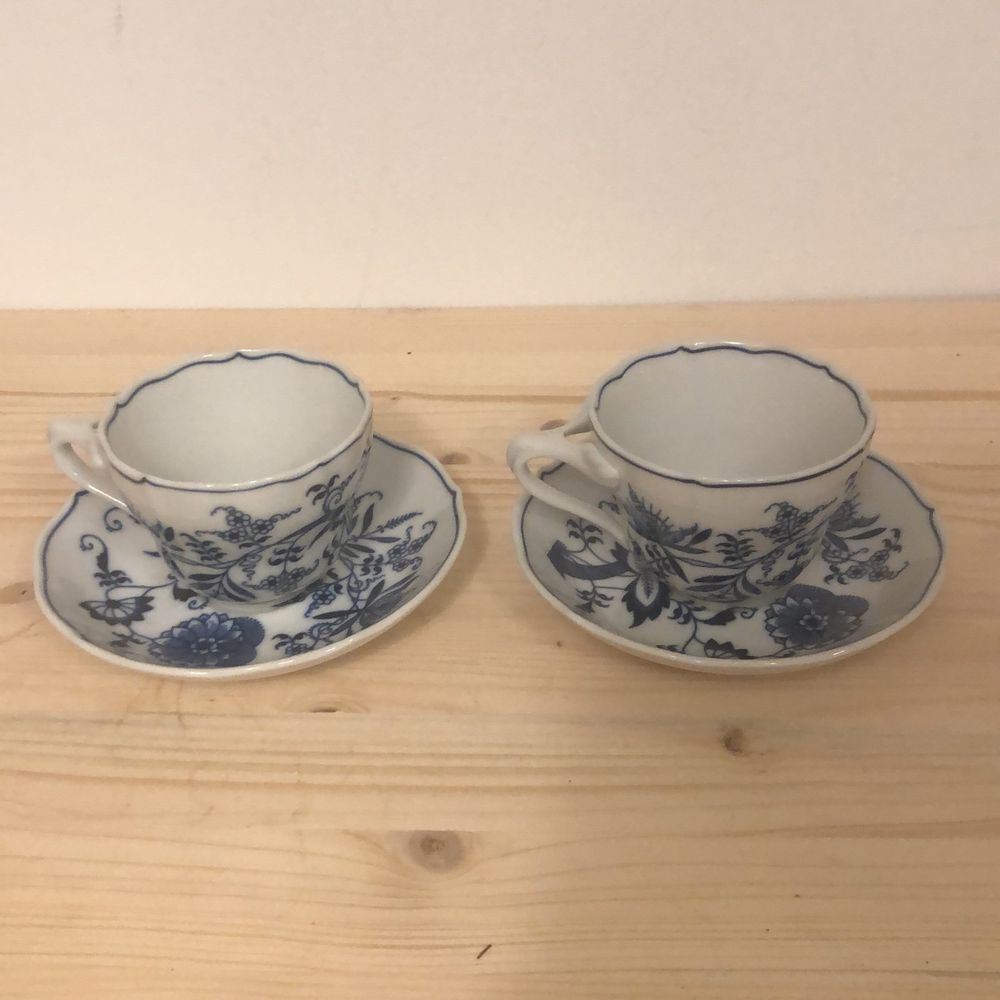 Vintage‎ Blue Danube China Set of 2 Teacups and saucers EUC